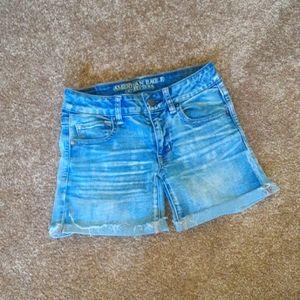American Eagle womens 2 blue midi jean shorts